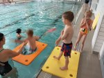 Jak předškoláci pokračují v plaveckém výcviku